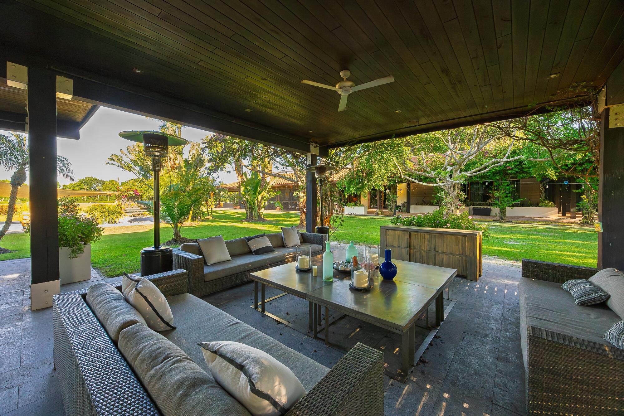LAS PALMAS EQUESTRIAN - Residential Lease