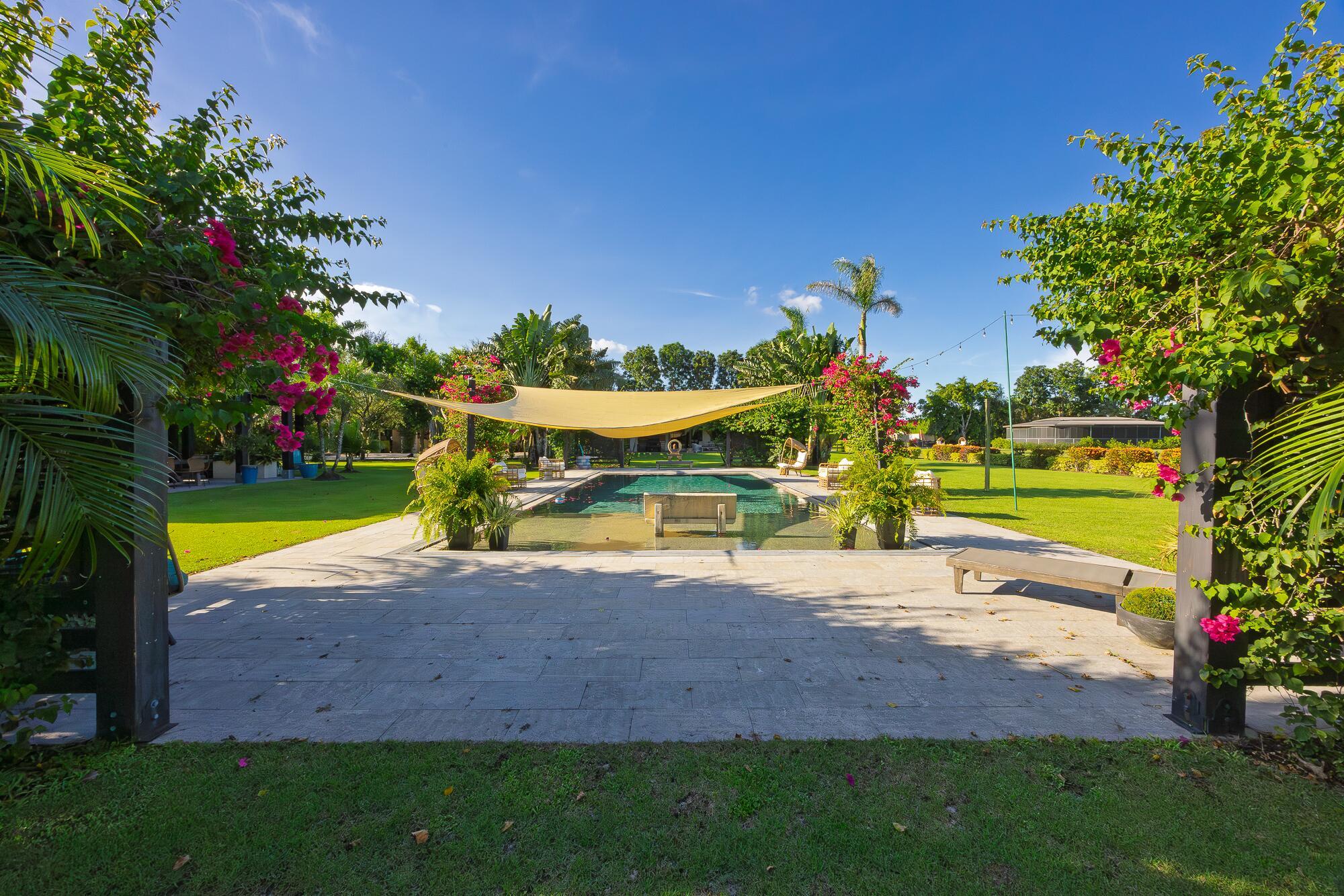LAS PALMAS EQUESTRIAN - Residential Lease