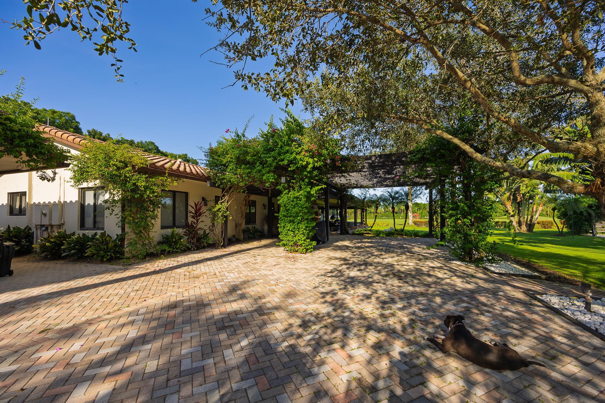 LAS PALMAS EQUESTRIAN - Residential Lease