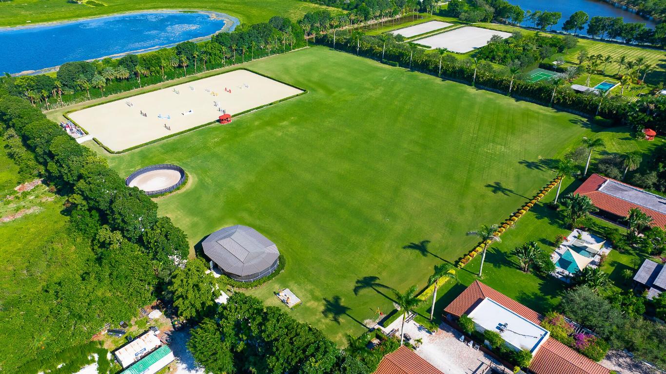 LAS PALMAS EQUESTRIAN - Land