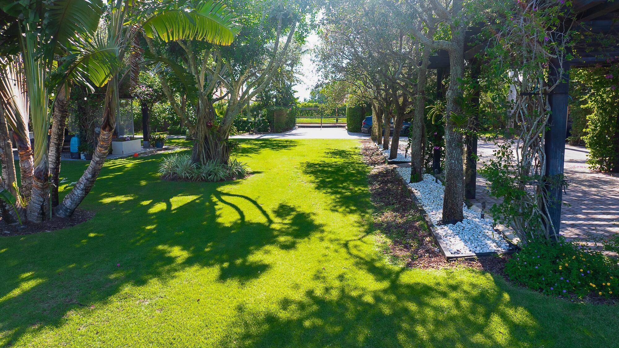 LAS PALMAS EQUESTRIAN - Residential Lease