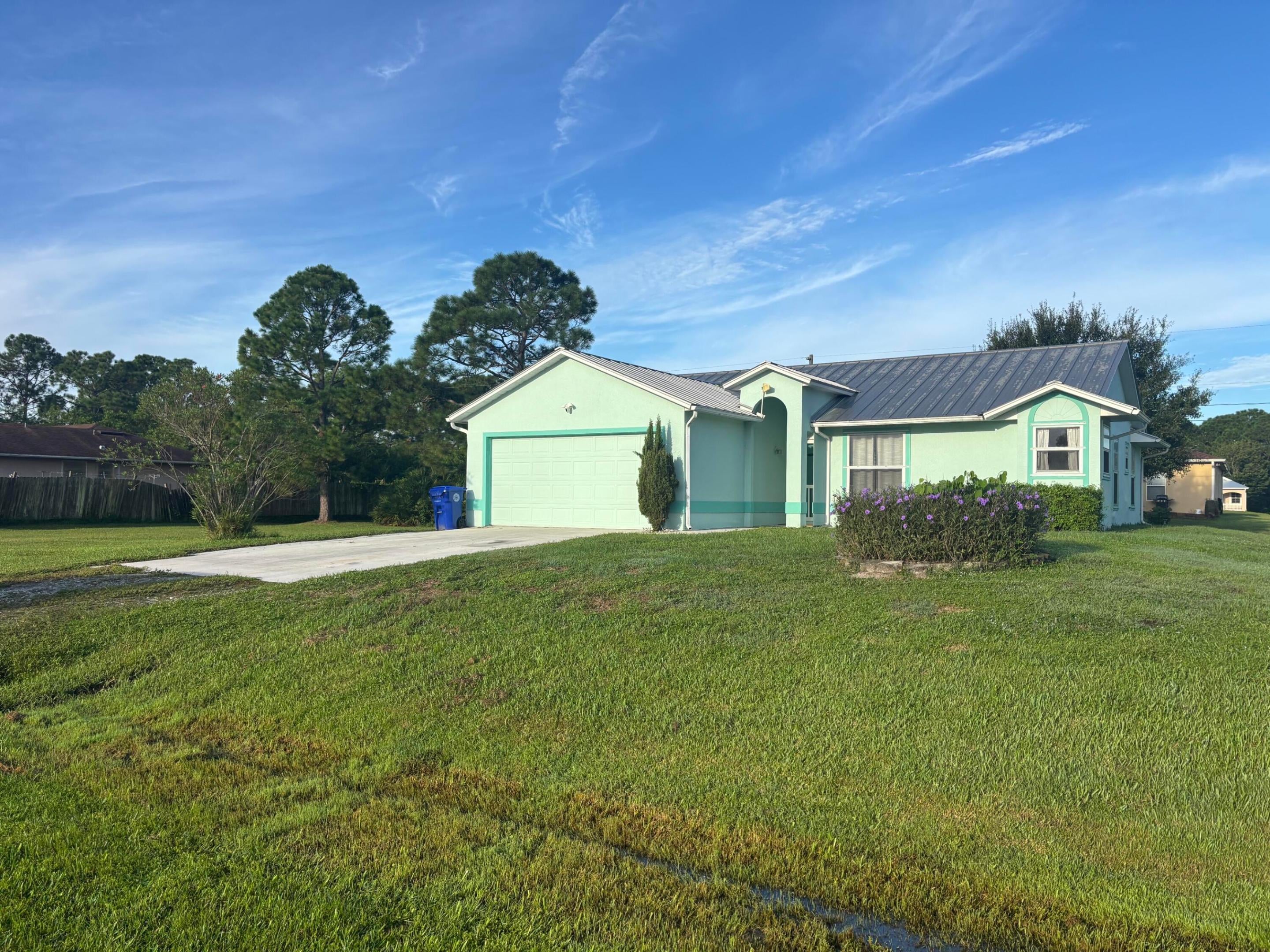 8155 100TH Court, Vero Beach, FL, 32967/$339,900 2 8155 100TH Court