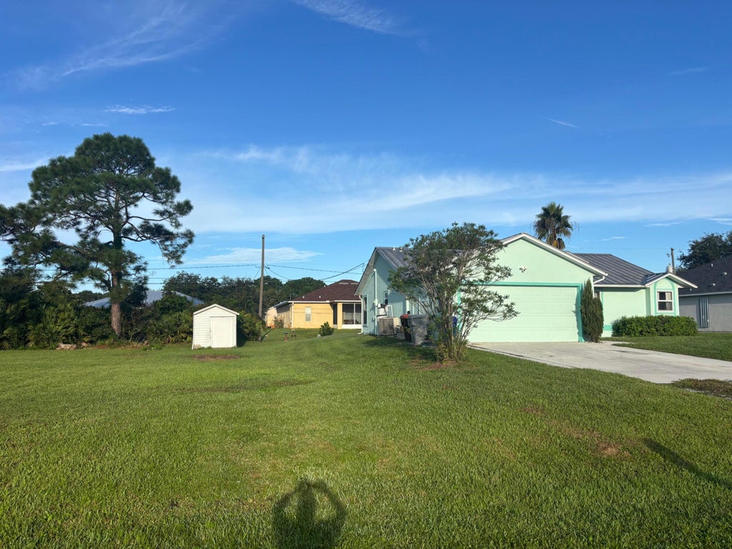Photo of 8155 100TH Court, Vero Beach, FL 32967 (MLS # B26082239)