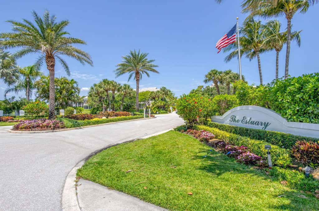 Photo of 4408 FAIRWAY Drive N, Jupiter, FL 33477 (MLS # B26062300)