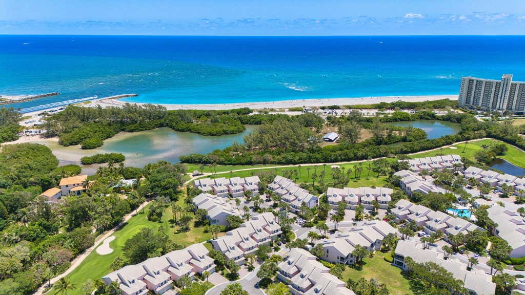 Photo of 4408 FAIRWAY Drive N, Jupiter, FL 33477 (MLS # B26062300)