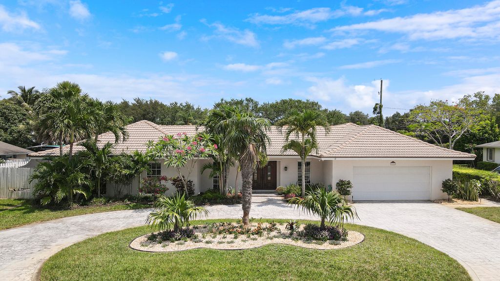 Photo of 316 River Drive, Tequesta, FL 33469 (MLS # R10991582)