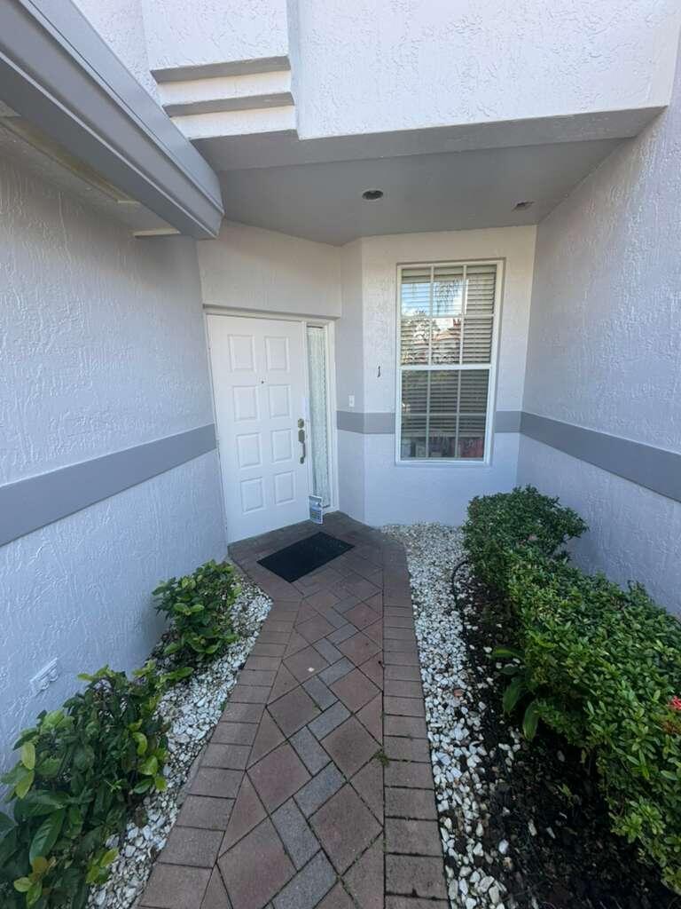 GROVE VILLAGE CONDO - Residential Lease