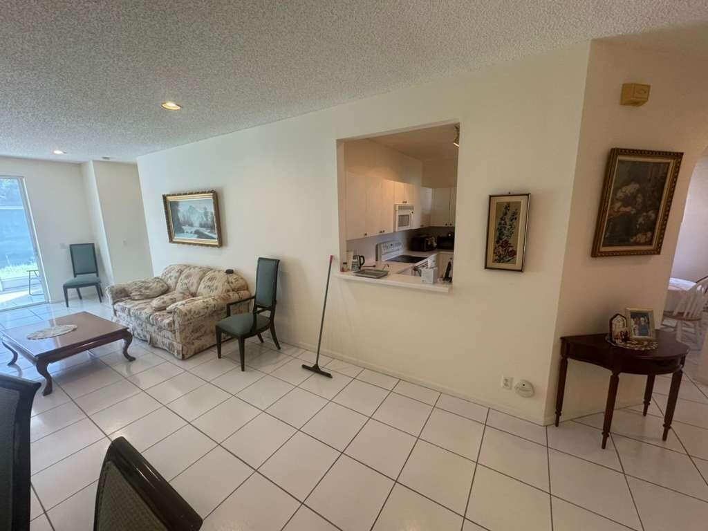 GROVE VILLAGE CONDO - Residential Lease