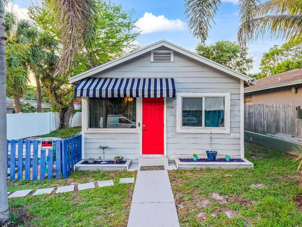 Photo of 1738 Sunset Avenue, Lake Worth Beach, FL 33460 (MLS # R11097689)