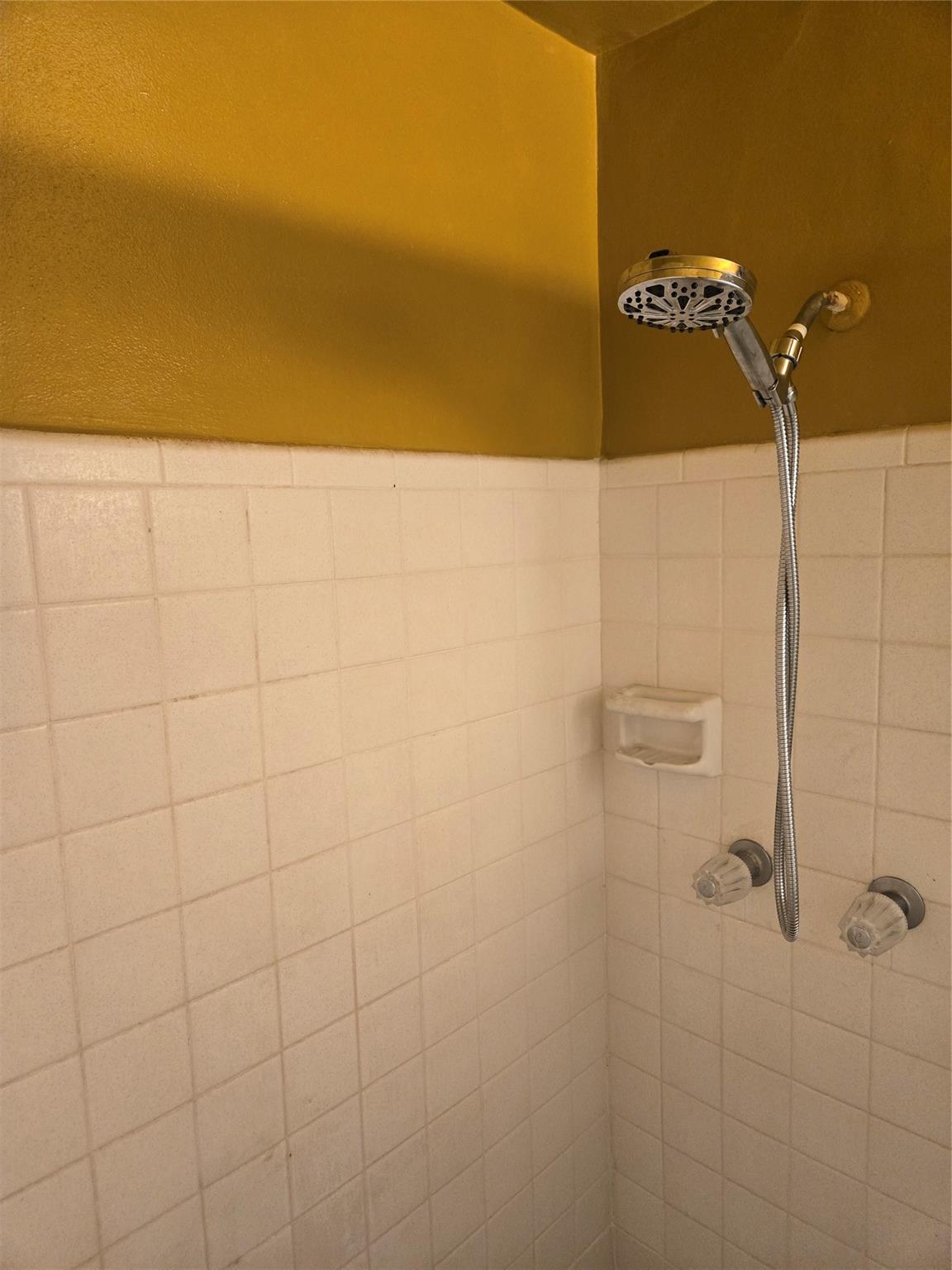 Oriole Estates Sec 6 62-5 - Residential Lease