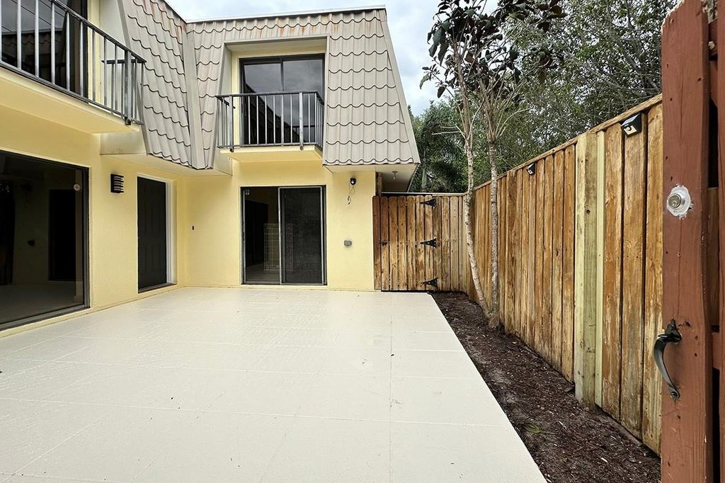 Photo of 1700 Embassy Dr #402, West Palm Beach, FL 33401 (MLS # F10540477)