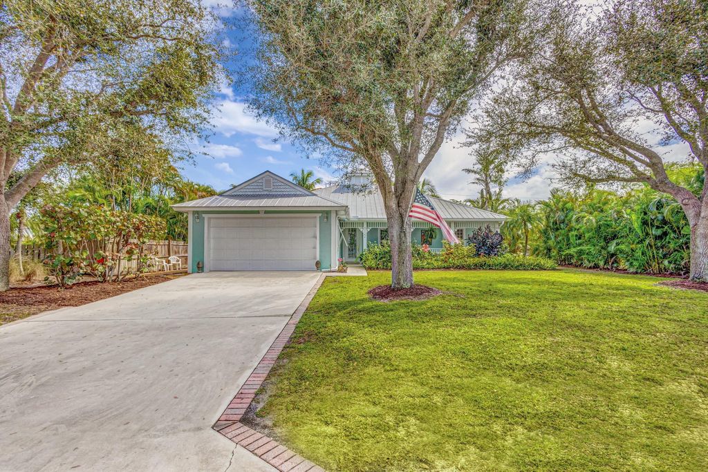 Photo of 9122 SE Pomona Street, Hobe Sound, FL 33455 (MLS # B26017043)