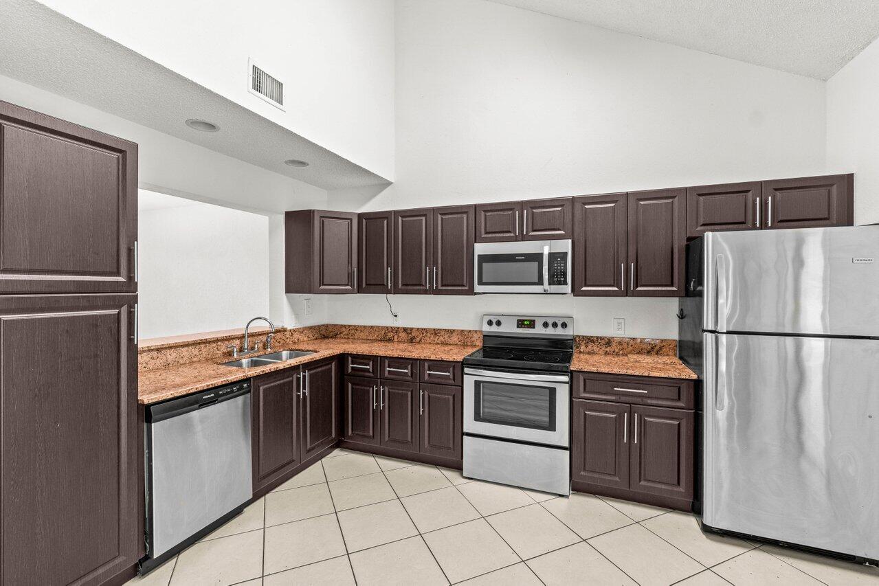 BOCA RIDGE PARK CONDO - Residential Lease