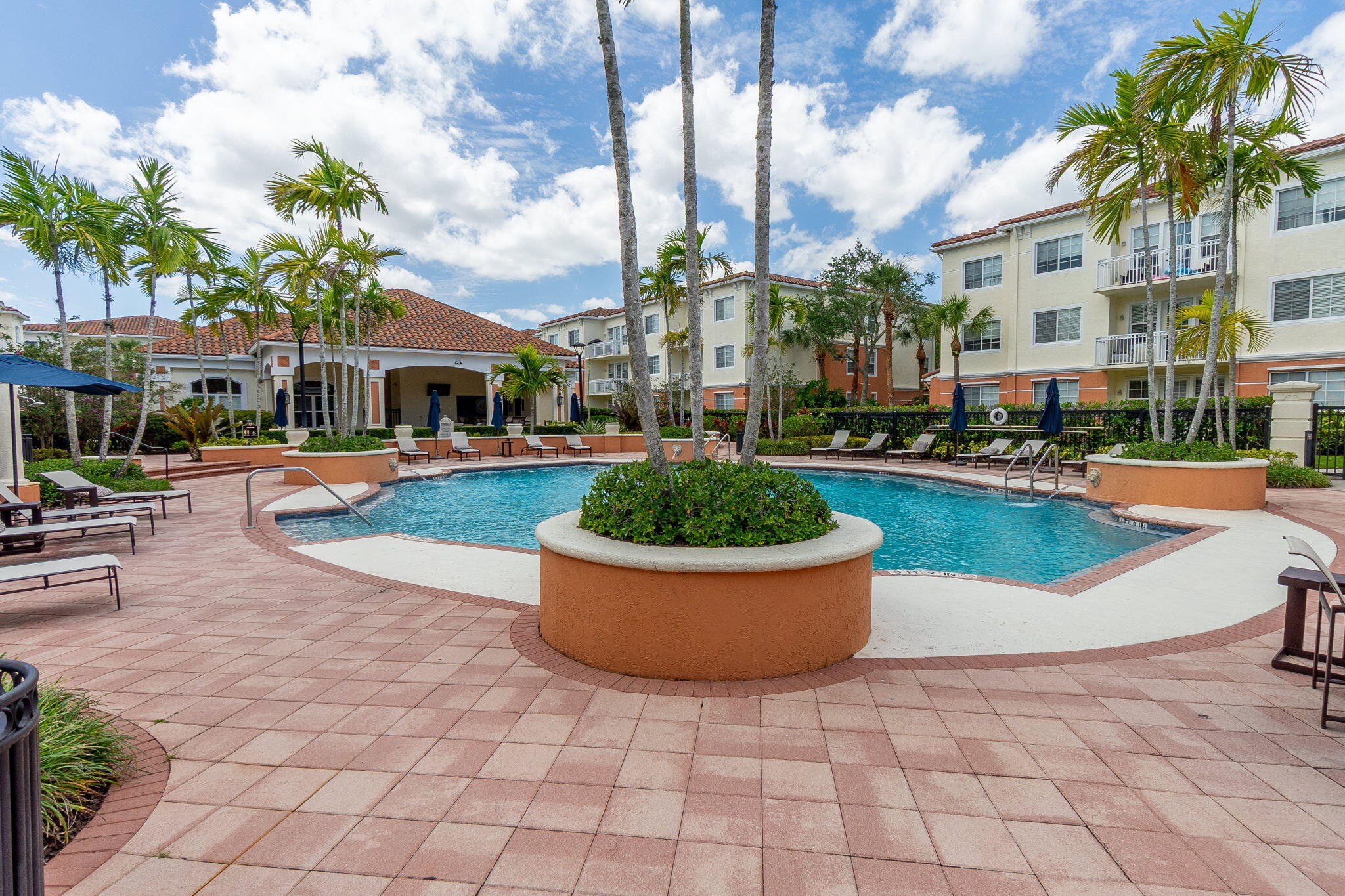 MEZZANO CONDO - Residential