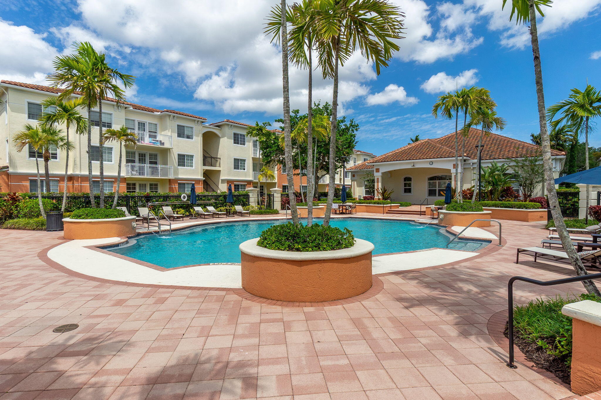 MEZZANO CONDO - Residential