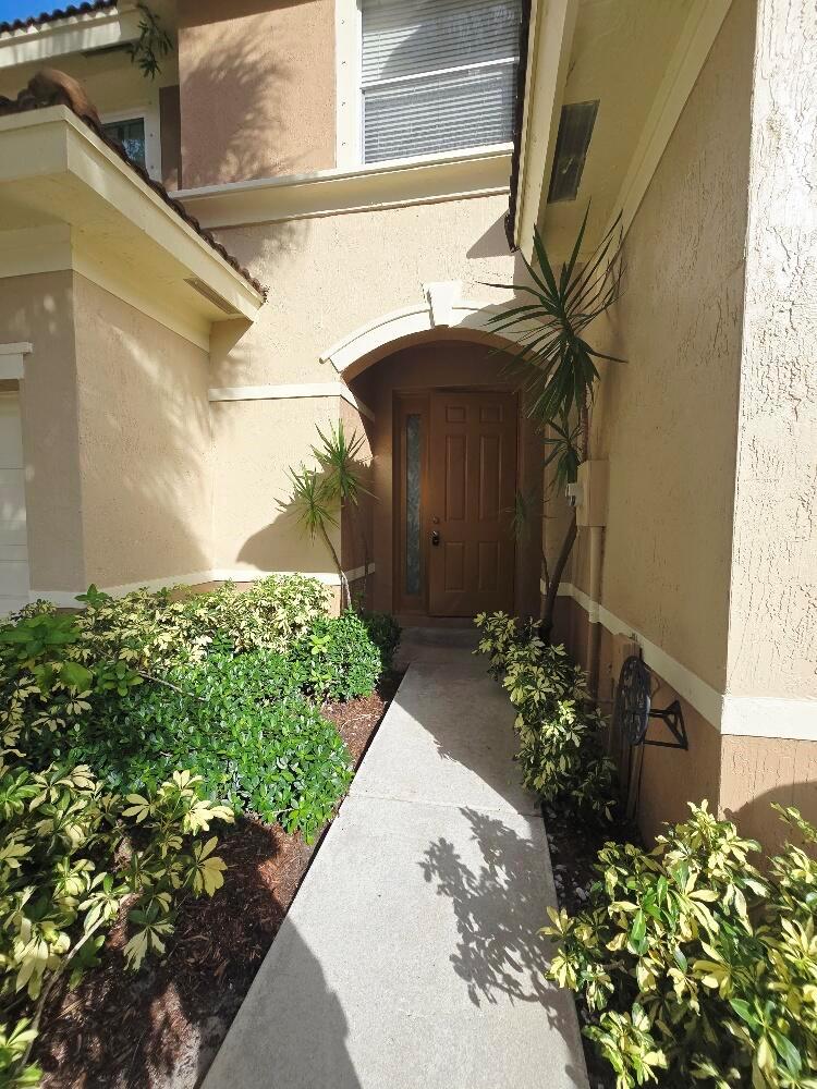 SEMINOLE ESTATES & TOWNHO - Residential Lease