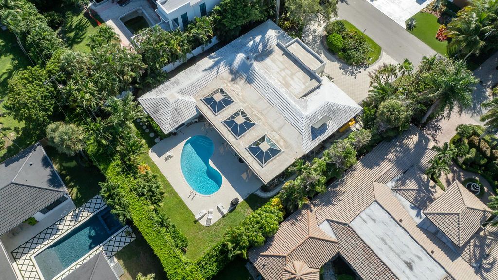 Photo of 2100 Cocoanut Road, Boca Raton, FL 33432 (MLS # R11114554)