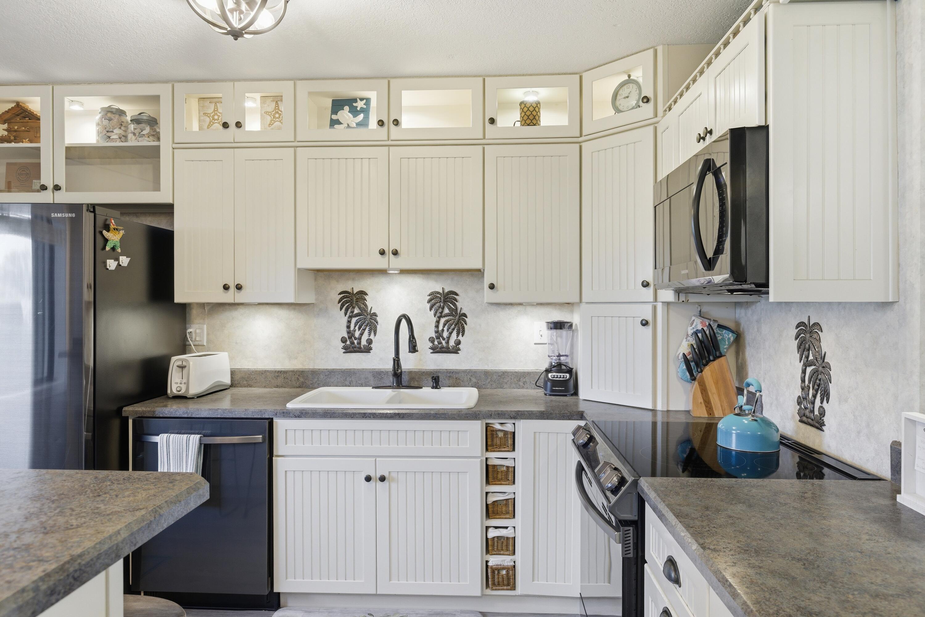 AVALON BEACH CLUB, A CONDOMINIUM - Residential Lease