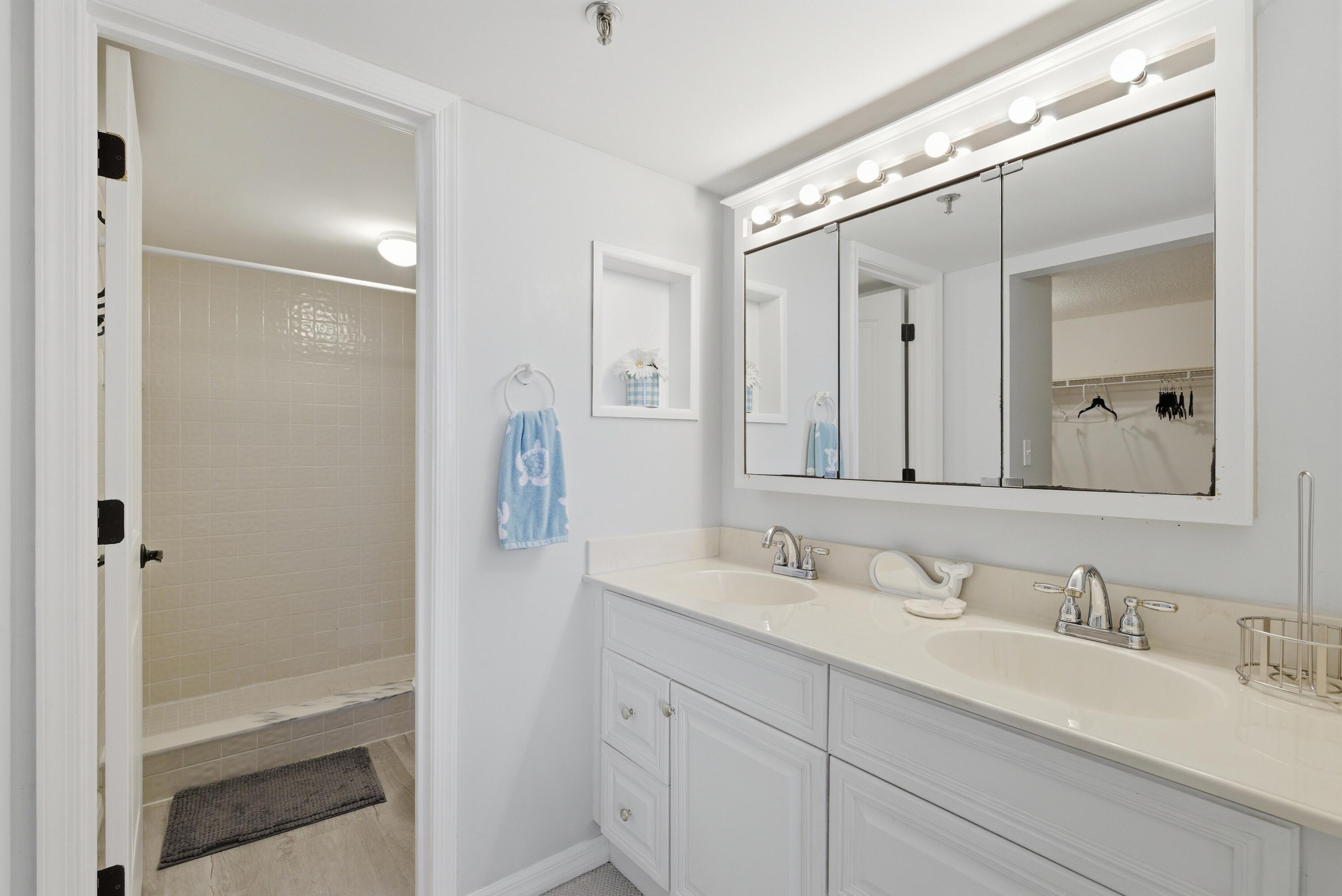 AVALON BEACH CLUB, A CONDOMINIUM - Residential Lease