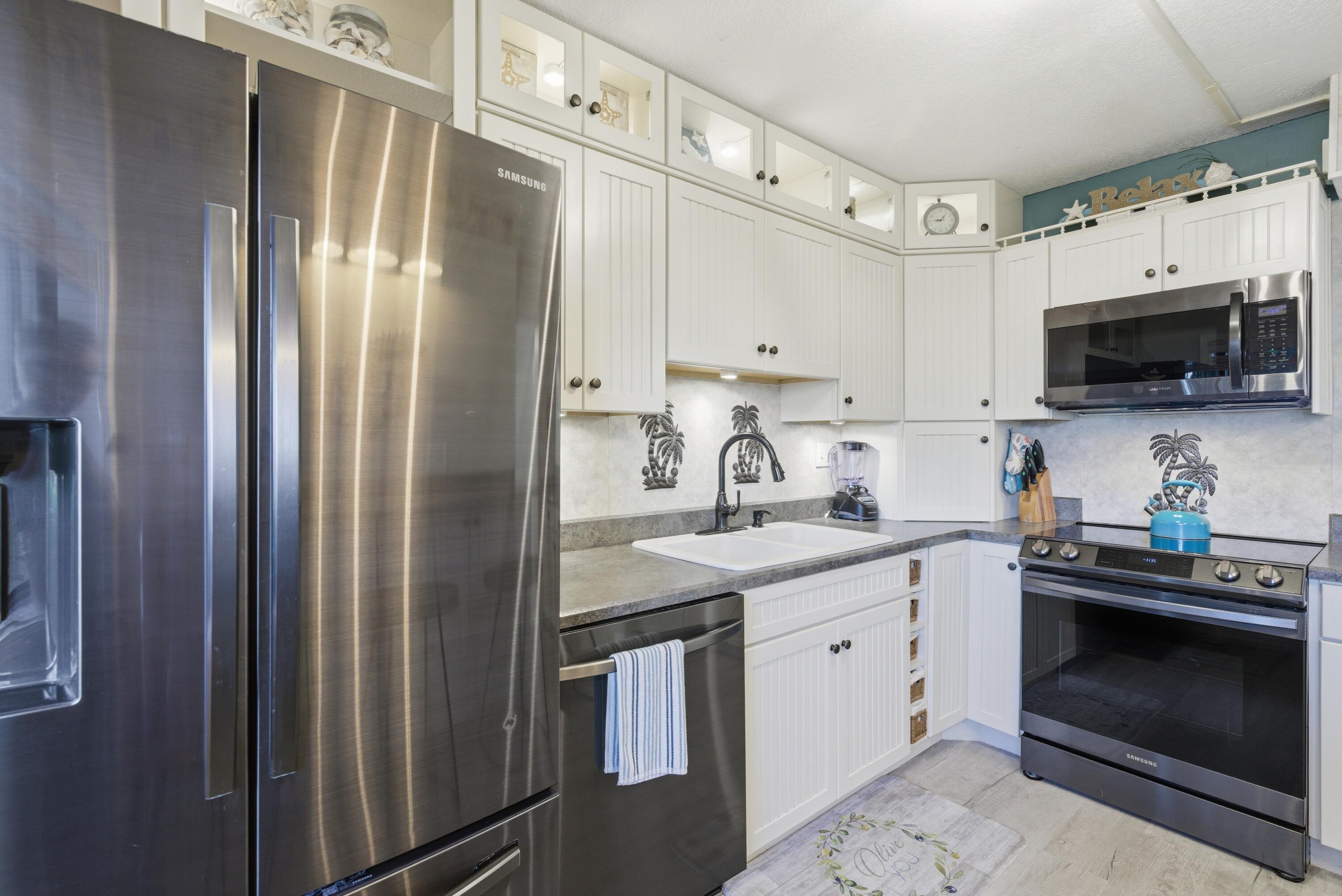 AVALON BEACH CLUB, A CONDOMINIUM - Residential Lease