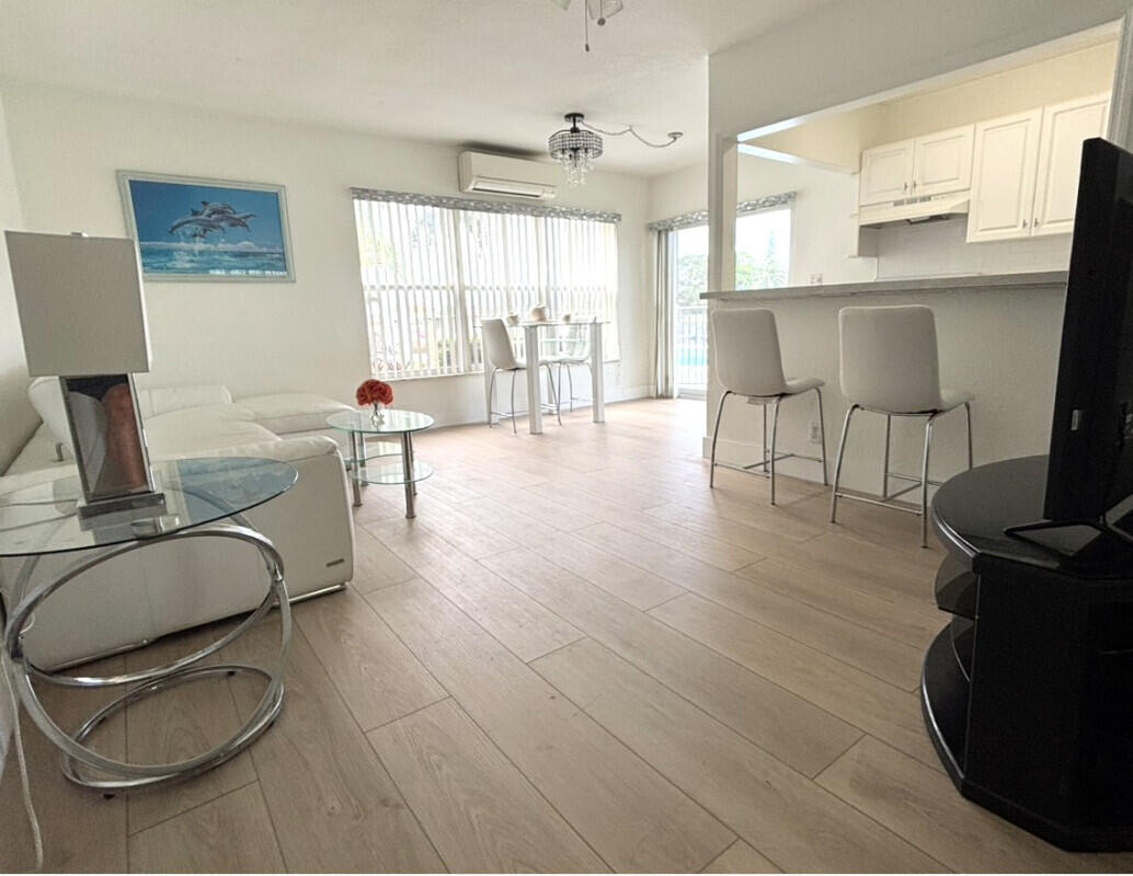 615 S Riverside Drive 5