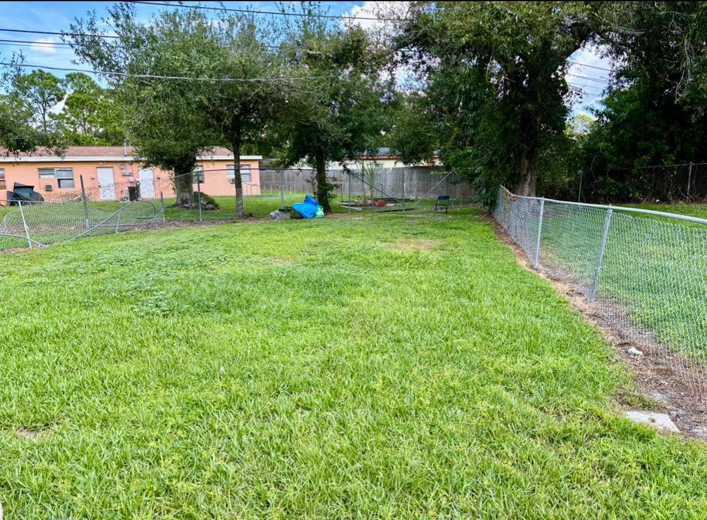 Photo of 6602 Palomar Parkway, Fort Pierce, FL 34951 (MLS # F10484835)