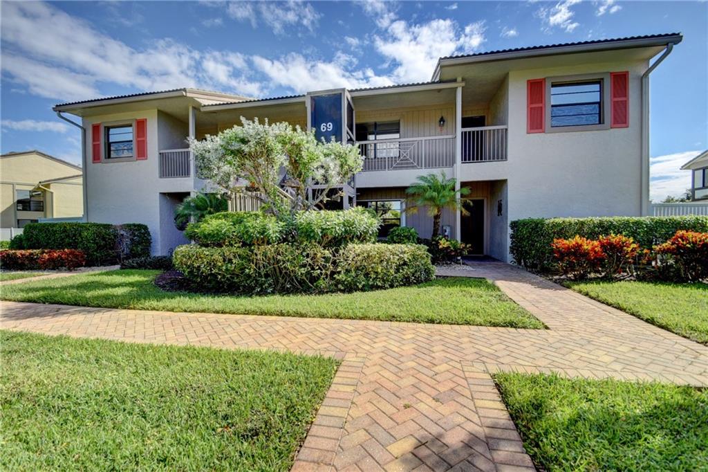 Photo of 69 Eastgate Dr #B, Boynton Beach, FL 33436 (MLS # F10306581)