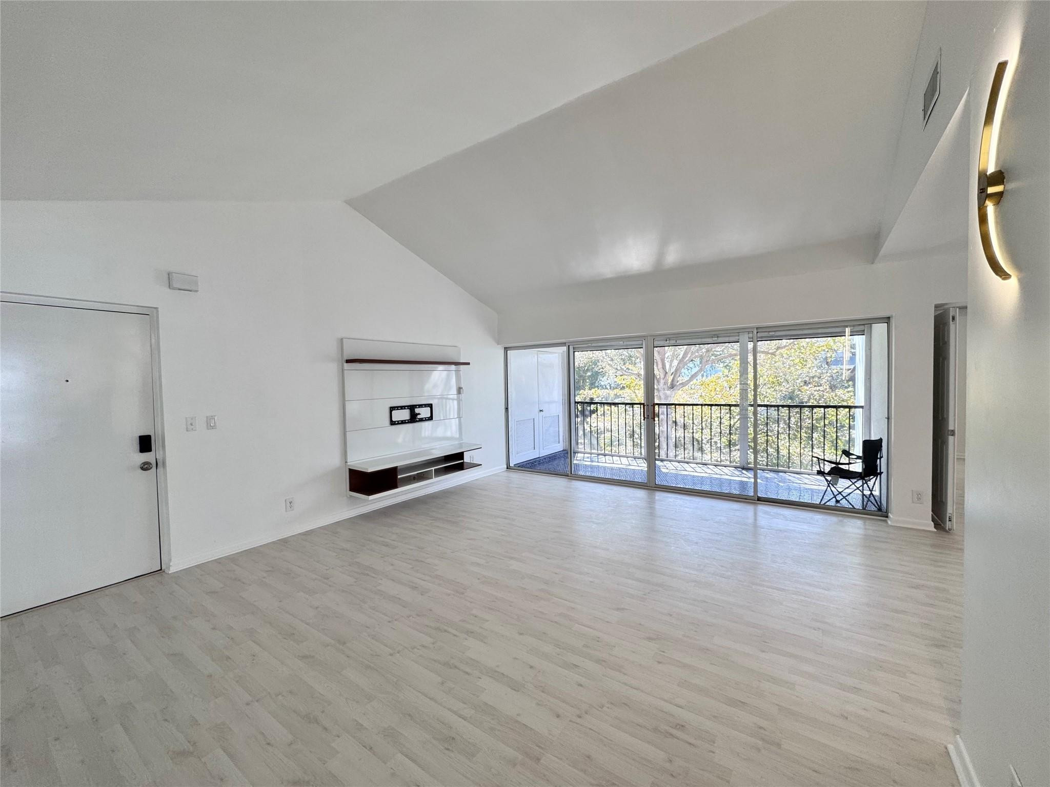 Lakes Woodhaven Condo 01 - Residential Lease