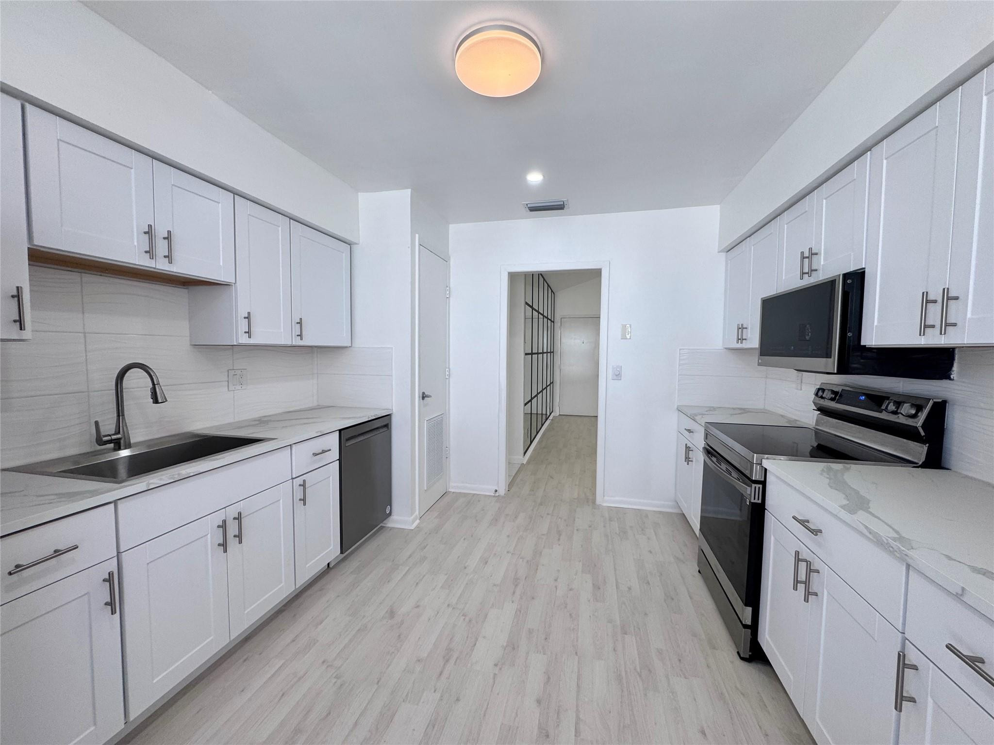 Lakes Woodhaven Condo 01 - Residential Lease