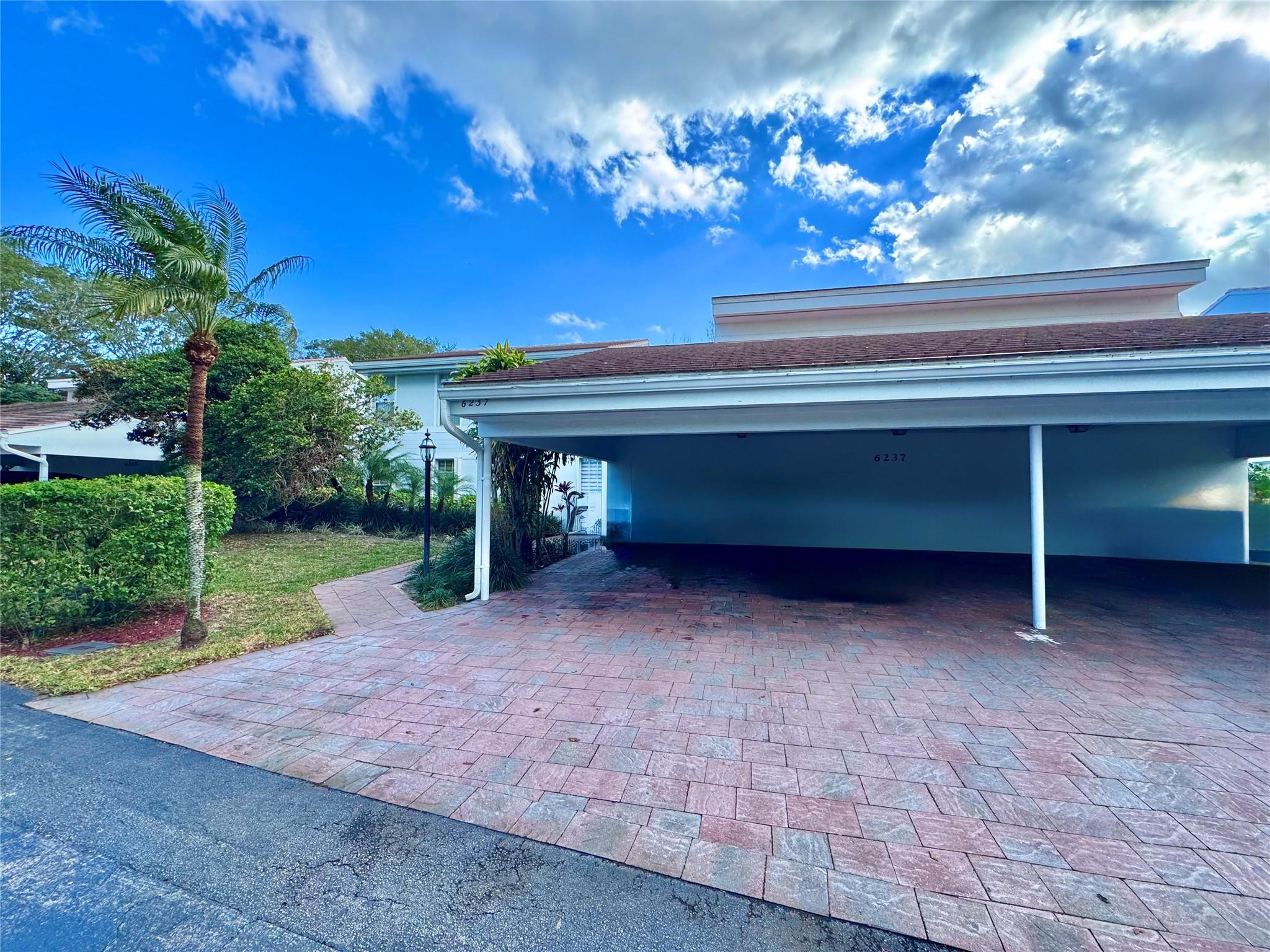 Lakes Woodhaven Condo 01 - Residential Lease