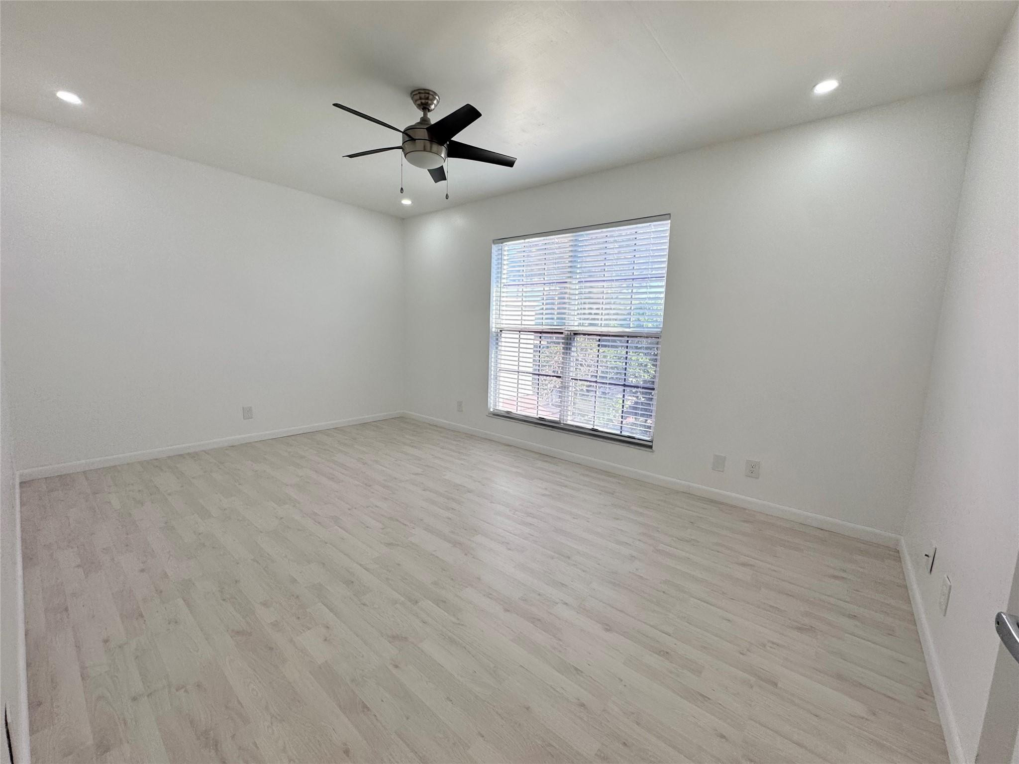 Lakes Woodhaven Condo 01 - Residential Lease