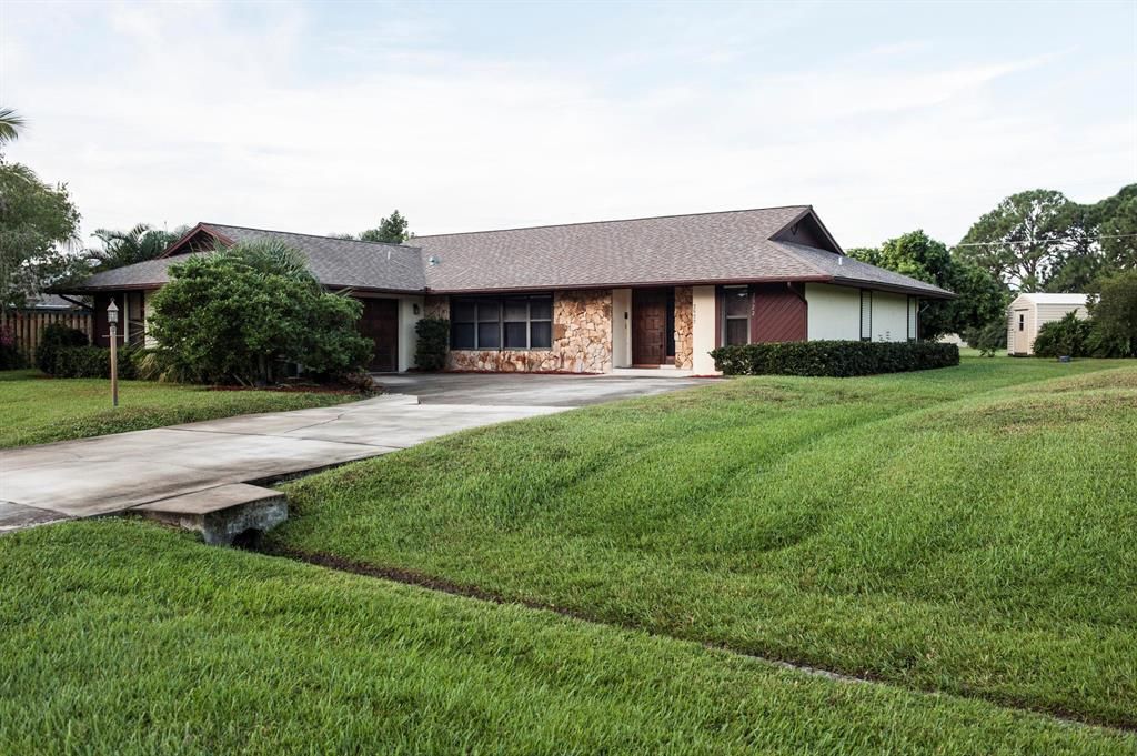 Photo of 2522 SE Delano Road, Port Saint Lucie, FL 34952 (MLS # R10732038)