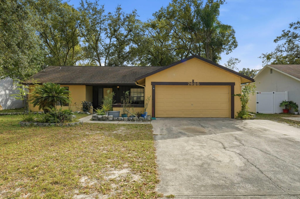 Photo of 7605 N Sanibel Circle, Tampa, FL 33637 (MLS # R11155007)