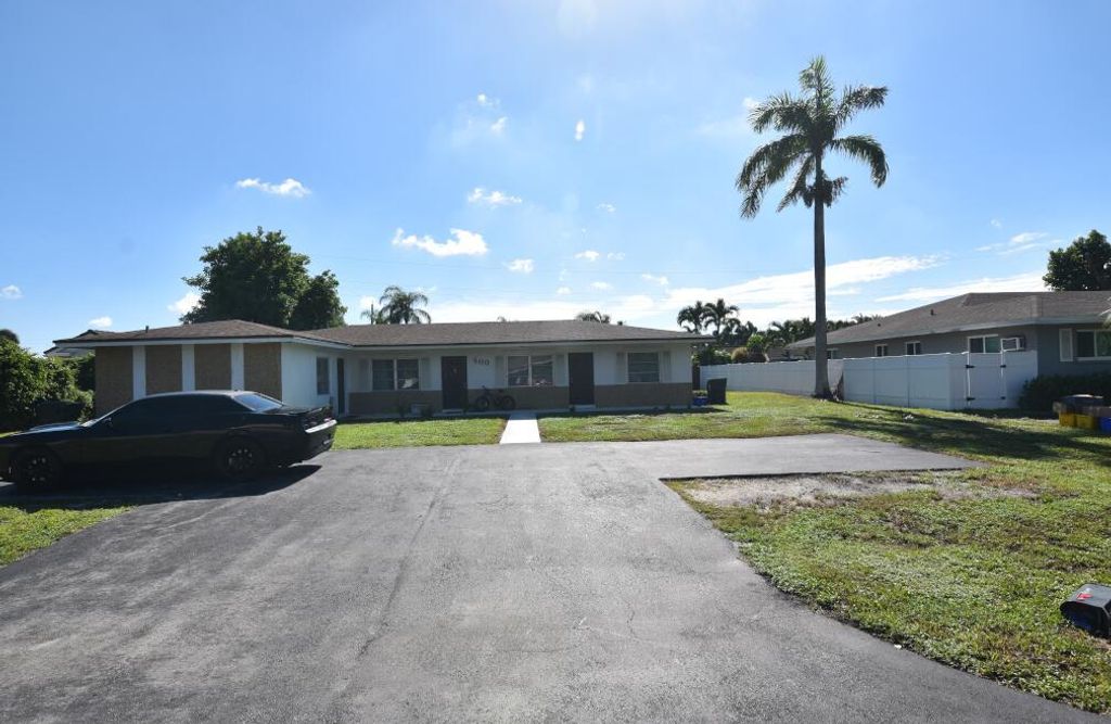 Photo of 500 W Conference Drive #2, Boca Raton, FL 33486 (MLS # R11118285)