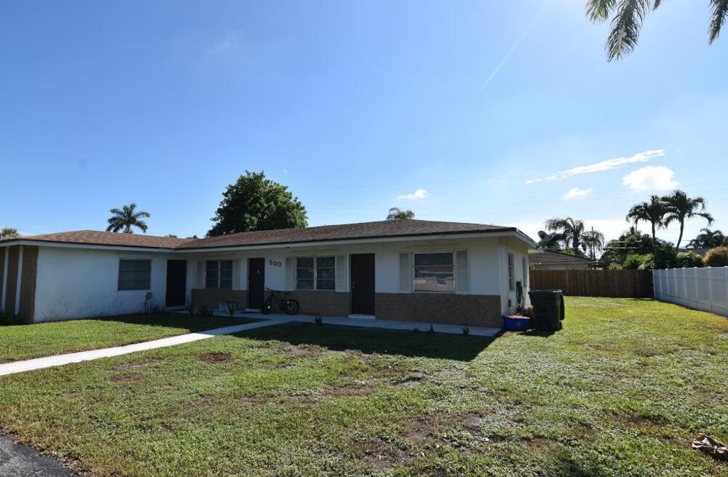 Photo of 500 W Conference Drive #2, Boca Raton, FL 33486 (MLS # R11118285)