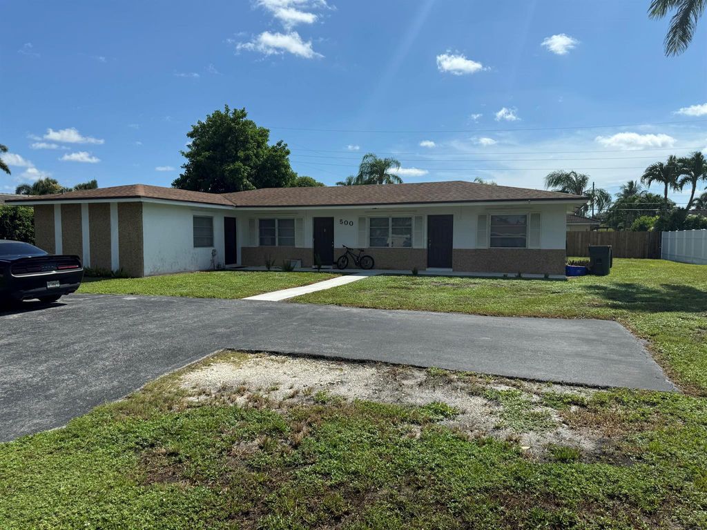 Photo of 500 W Conference Drive #2, Boca Raton, FL 33486 (MLS # R11118285)