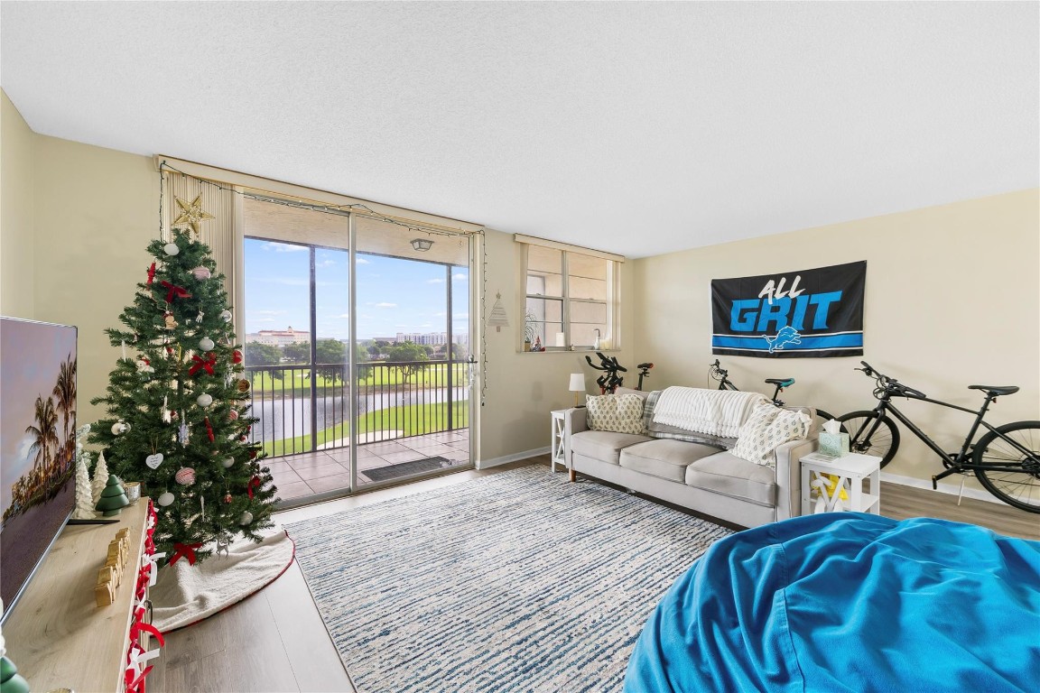 Rolling Hills Golf & Tenn - Residential Lease