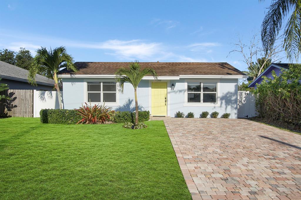 Completely renovated, one story, Single Family Home in Non HOA community for rent! Beautiful kitchen with white shaker cabinets, new quartz countertops, subway tile back splash, stainless steel appliances, pendent lighting, brand new wood like tile floors and IMPACT windows. This adorable home has a huge backyard that is fully fenced. Great location in the middle of Jupiter and you can walk to Cinquez Park! Available Annual OR Short Term.