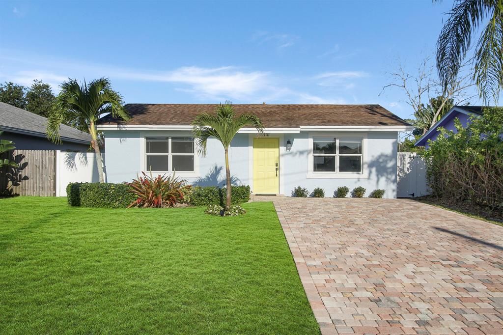 Photo of 17717 Cornelia Avenue, Jupiter, FL 33458 (MLS # R10883335)