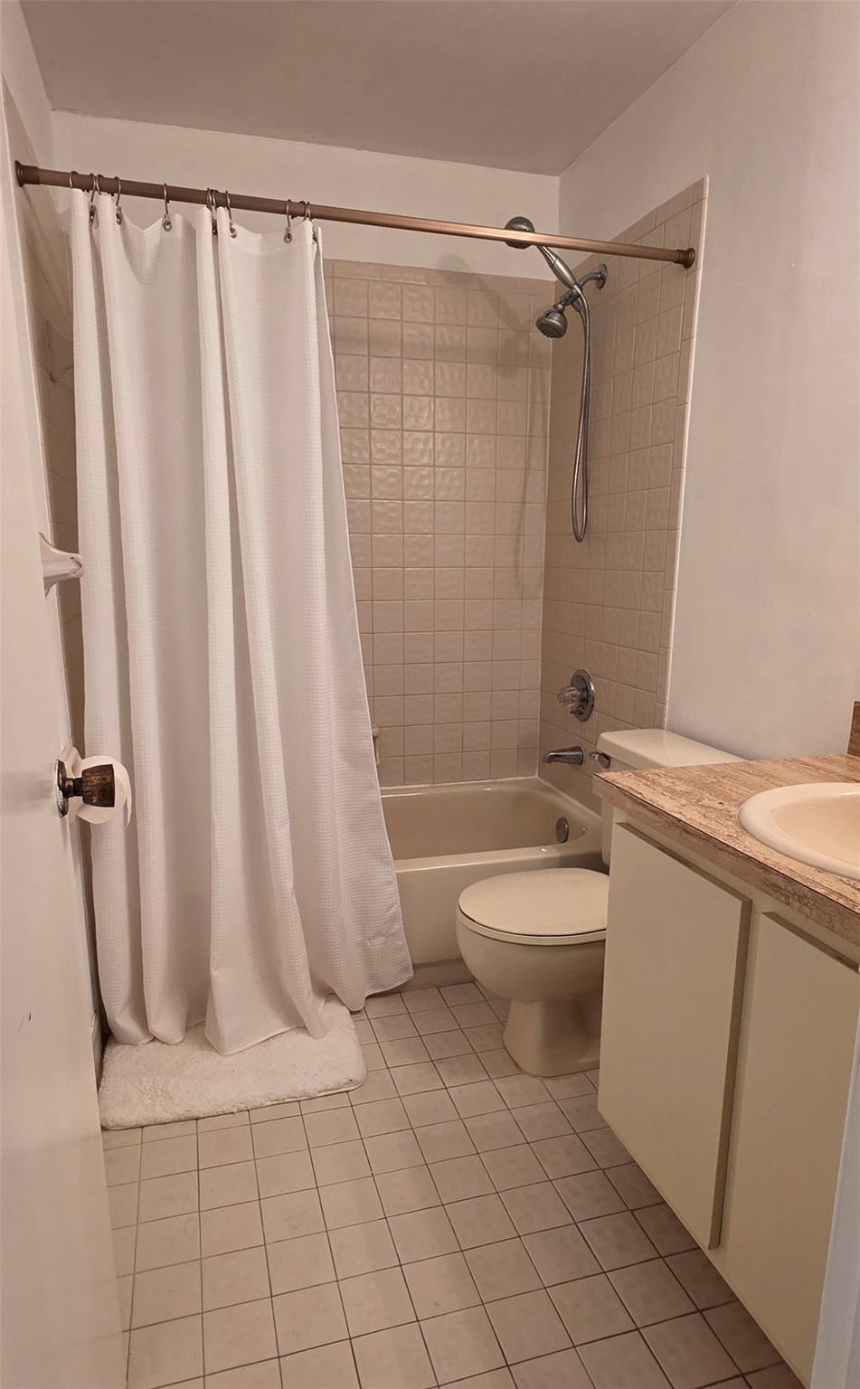 Twelfth Court Twnhs - Residential Lease