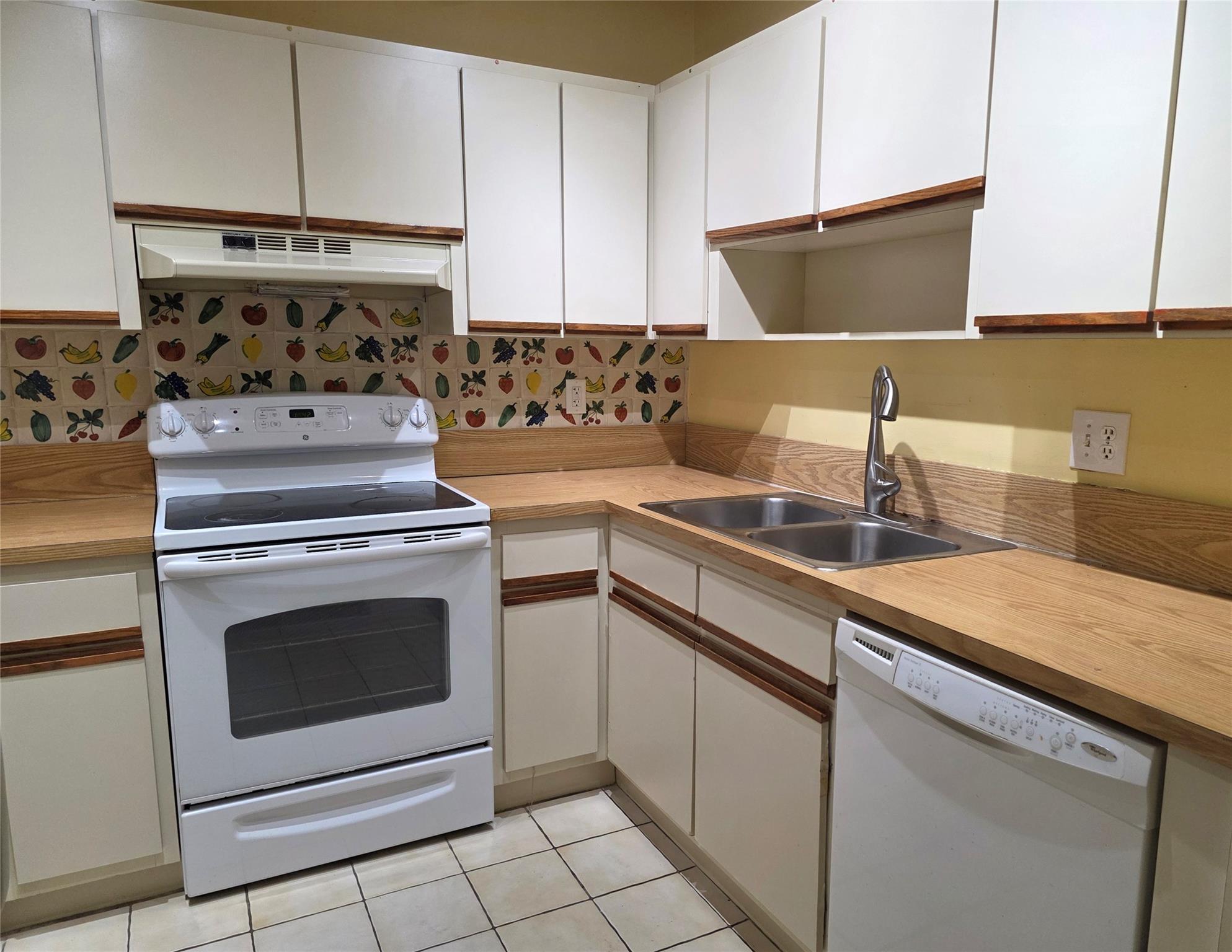 Twelfth Court Twnhs - Residential Lease