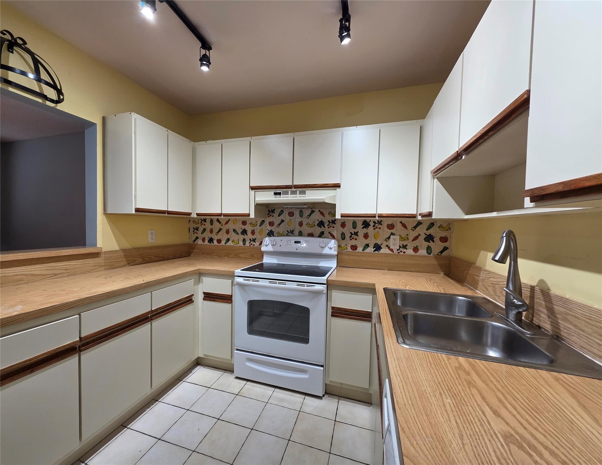 Twelfth Court Twnhs - Residential Lease