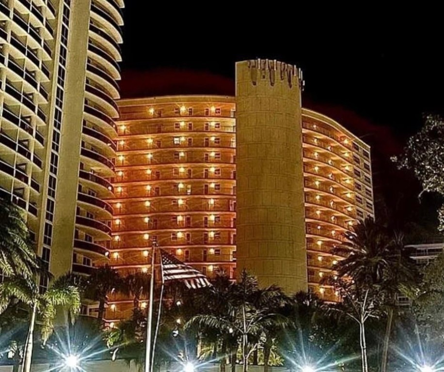 4100 Galt Ocean Drive 306