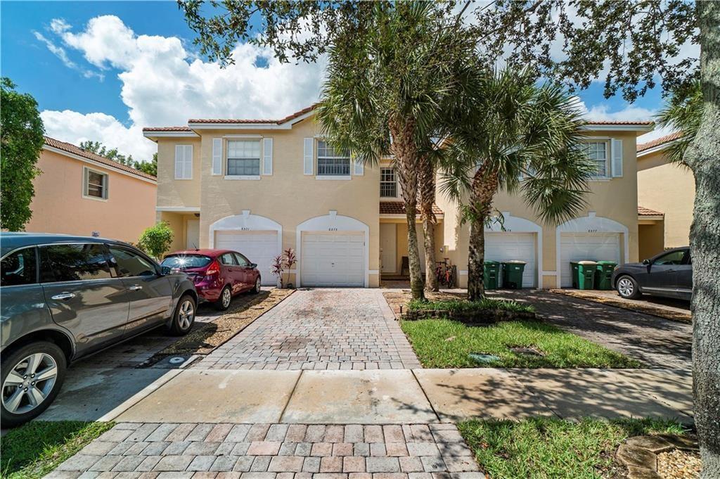 Spacious 2-story townhome located in the highly desirable University Landings community. This bright and open residence features 2 bedrooms plus an open loft, 2.5 bathrooms, and an attached 1-car garage. The newer construction includes a large kitchen with an island, spacious living and dining areas, and an open back patio. The first floor is finished with tile flooring, and brand new waterproof vinyl flooring has just been installed upstairs. The grout and tile have also been freshly cleaned.
Community amenities include a pool and play area. The home shows beautifully and is move-in ready. Quick approval process. Owners are seeking tenants with good credit, verifiable income and work history, and a positive rental history.