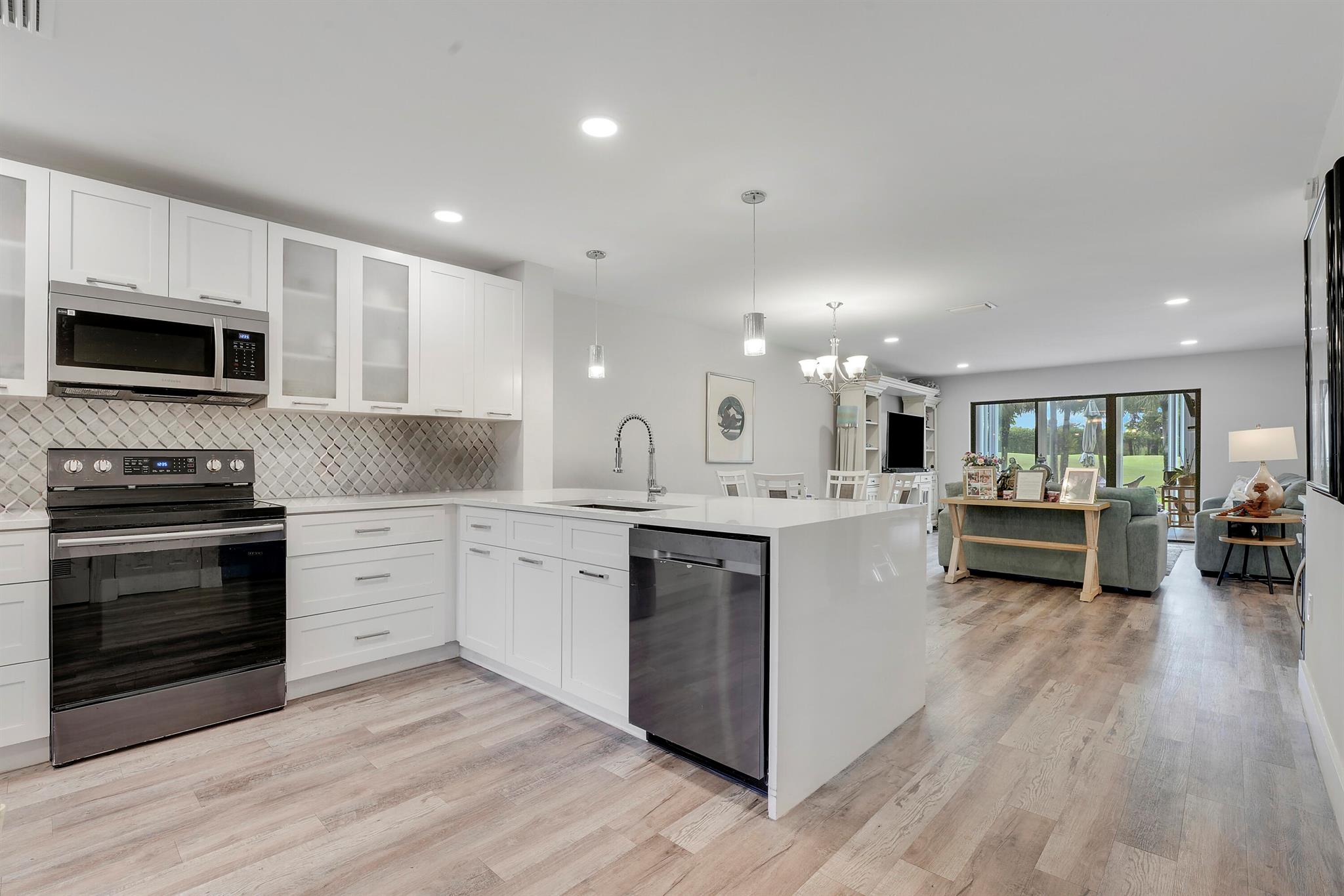 View photos, virtual tours, details... 20 Southport Lane E