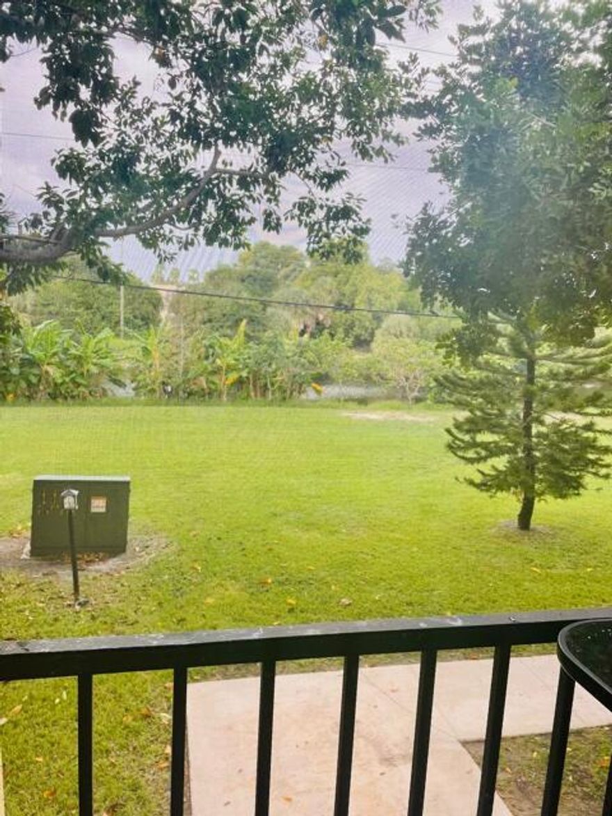 ONE BED ONE BATH UNIT ON THE SECOND FLOOR WITH PRIVATE VIEW OF THE DEL RIO CANAL AND THE BACKYARD OF FLORIDA ATLANTIC UNIVERSITY. ALL TILE IN LIVING AREA AND LAMINATE FLOOR IN THE BEDROOM AND THE WALKING CLOSET. KITCHEN HAS GRANITE COUNTER TOPS, ALL AGES COMMUNITY . CLOSE TO I95, TOWN CENTER MALL, MIZNER PARK AND THE FAMOUS BOCA RATON BEACHES. READY TO MOVE IN. SUBDIVISION HAS A LARGE SWIMMING POOL, A TENNIS COURT AND A PICNIC AREA.