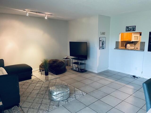 CASA DEL RIO CONDO - Residential Lease