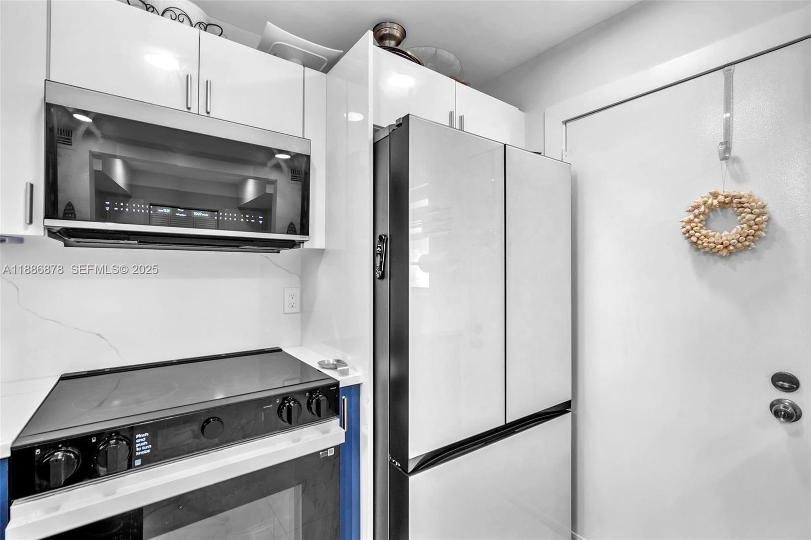 MEADOWBROOK LAKES CONDO - Residential