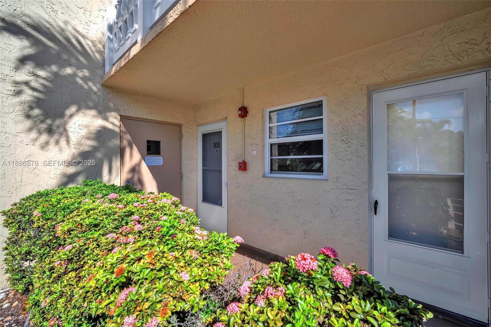 MEADOWBROOK LAKES CONDO - Residential
