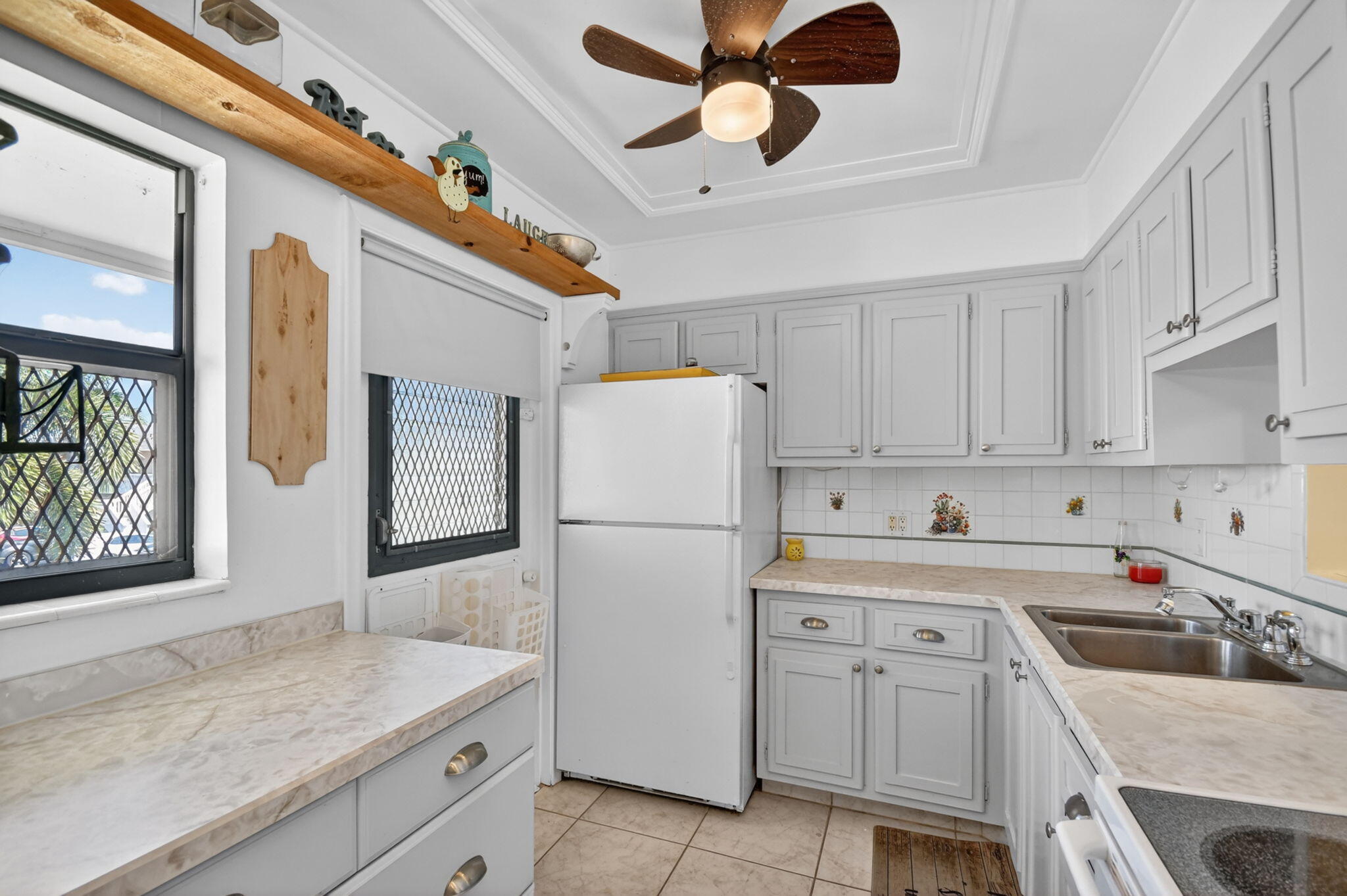 VILLAGE ROYALE CONDO 1 - Residential